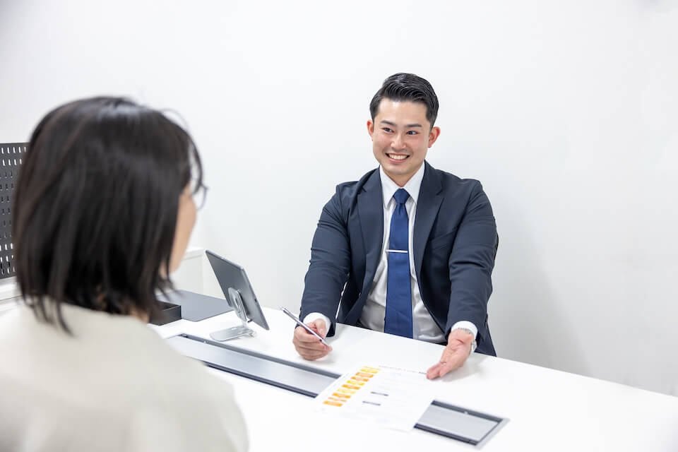 空き家の相談に乗る天渡代表