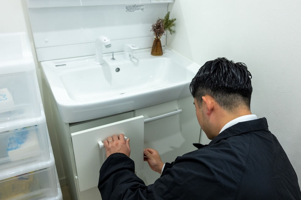 物件の確認を行う天渡代表