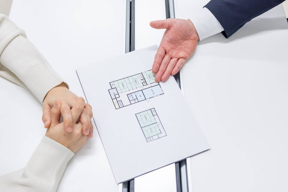 リノベーションに相談を受ける天渡代表