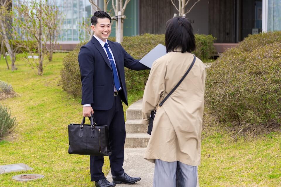 物件の説明をする天渡代表