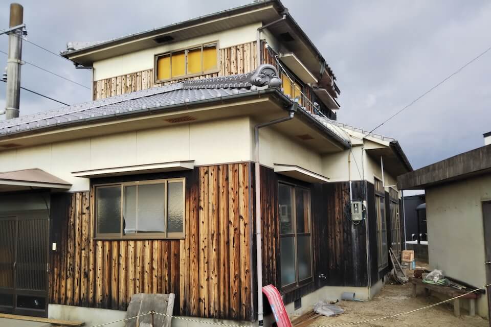 上越市高田エリアの駐車場が1台しかない古い物件
