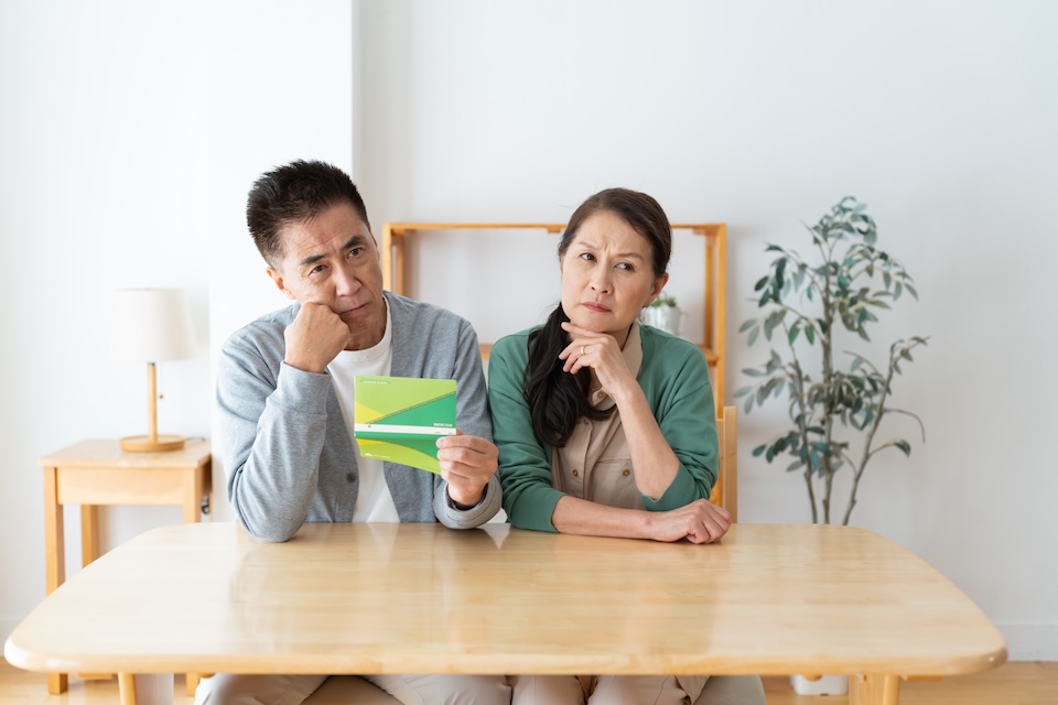 不動産売却で後悔している夫婦